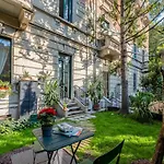 Private Garden & Metro 2 Min - Wooden Wave Flat Apartman