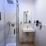 לינה וארוחת בוקר Colorful