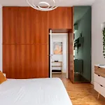 Con Terrazzo Sui Tetti Milanesi 아파트