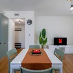 Elegant And Modern In 아파트
