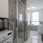 아파트 Elegant And Modern In