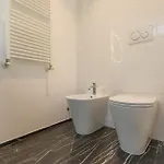 Apartment Artstay - Exclusive Near Metro M1, Ac, Parking