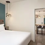 By Marriott Linate ホテル *