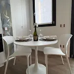 Luxury - Metropolitana M4- San Babila -stadio San Siro - Duomo - Aeroporto Linate - Castello Sforzesco Milan