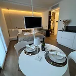 Luxury - Metropolitana M4- San Babila -stadio San Siro - Duomo - Aeroporto Linate - Castello Sforzesco Milan