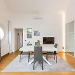 Romantic Navigli Attic Free Garage 255 X 520 Cm Milaan