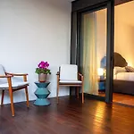 アパート One-bedroom Unit G With Park View *