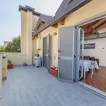 Apartamento Homey Grandeur - Spacious With Terrace & Wi-fi Milão