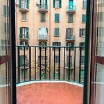 Three-room 2 Bedrooms With Balcony 2 Min From アパート