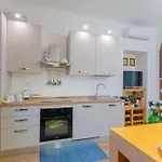 Chic Retreat - New Bright *