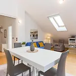 Romantic Navigli Attic Free Garage 255 X 520 Cm Milaan