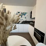 Luxury - Metropolitana M4- San Babila -stadio San Siro - Duomo - Aeroporto Linate - Castello Sforzesco Apartment Milan