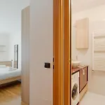 Guesthost - Cozy Santa Giulia