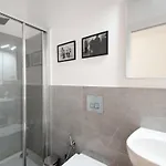 Bright Large In Apartment *
