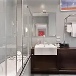 Modern And Particular In The Center 아파트 *
