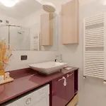 Guesthost - Cozy Santa Giulia *
