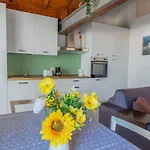 Homey Grandeur - Spacious With Terrace & Wi-fi Apartamento Milão