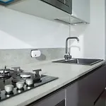Design And Wellness With Pool And Gym Apartment *
