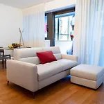 One-bedroom Unit G With Park View アパート