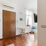 Guesthost - M5 Isola Comfy Apartamento *