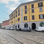 Design Canal Navigli View * ميلان
