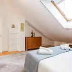 Romantic Navigli Attic Free Garage 255 X 520 Cm Milaan