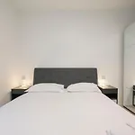 I-host - Modern 1br With Balcony Near Sempione Milán