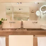 Guesthost - 500sqm Luxury With Spa, Gym, Terrace, Game & Garage Appartement Milan