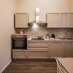 Modern Three Near The Metro Ac - Wifi Daire