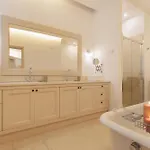 Appartement Guesthost - 500sqm Luxury With Spa, Gym, Terrace, Game & Garage