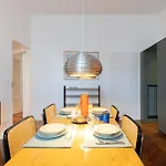 Chic Design 80 Sqm - Sleeps 6 - Metro 2 Min *