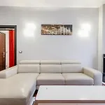 New Near Station 3 Bedroom * Mailand
