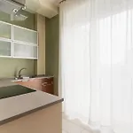 Guesthost - Porta Romana Balcony Flat Lägenhet