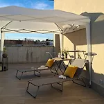 Apartamento Bright With Terrace And Free Parking *