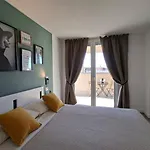 Bright With Terrace And Free Parking * Milão
