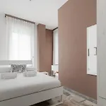 Guesthost - Porta Romana Balcony Flat Lägenhet Milano