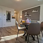 Bright With Terrace And Free Parking Apartamento