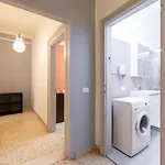 I-host Spacious 2br Near Center Апартаменты *