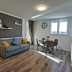 Bright With Terrace And Free Parking Apartamento