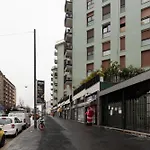 Guesthost - Porta Romana Balcony Flat Lägenhet Milano