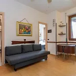 I-host 2br With Balcony Porta Romana * Milaan