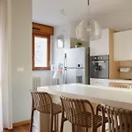 Elegante - 2 Camere, 2 Bagni, Garage E Balcone ميلان