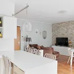 Elegante - 2 Camere, 2 Bagni, Garage E Balcone *