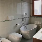 شقة Elegante - 2 Camere, 2 Bagni, Garage E Balcone *