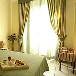Arco فندق 2*