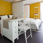 Ecosuite & مكان تخييم