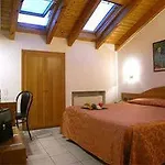 Mondial Ξενοδοχείο 2*