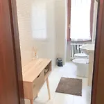 Center White Apartment *