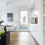 Joivy Stylish 1-bedroom Flat דירה *