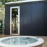 Ecosuite & مكان تخييم